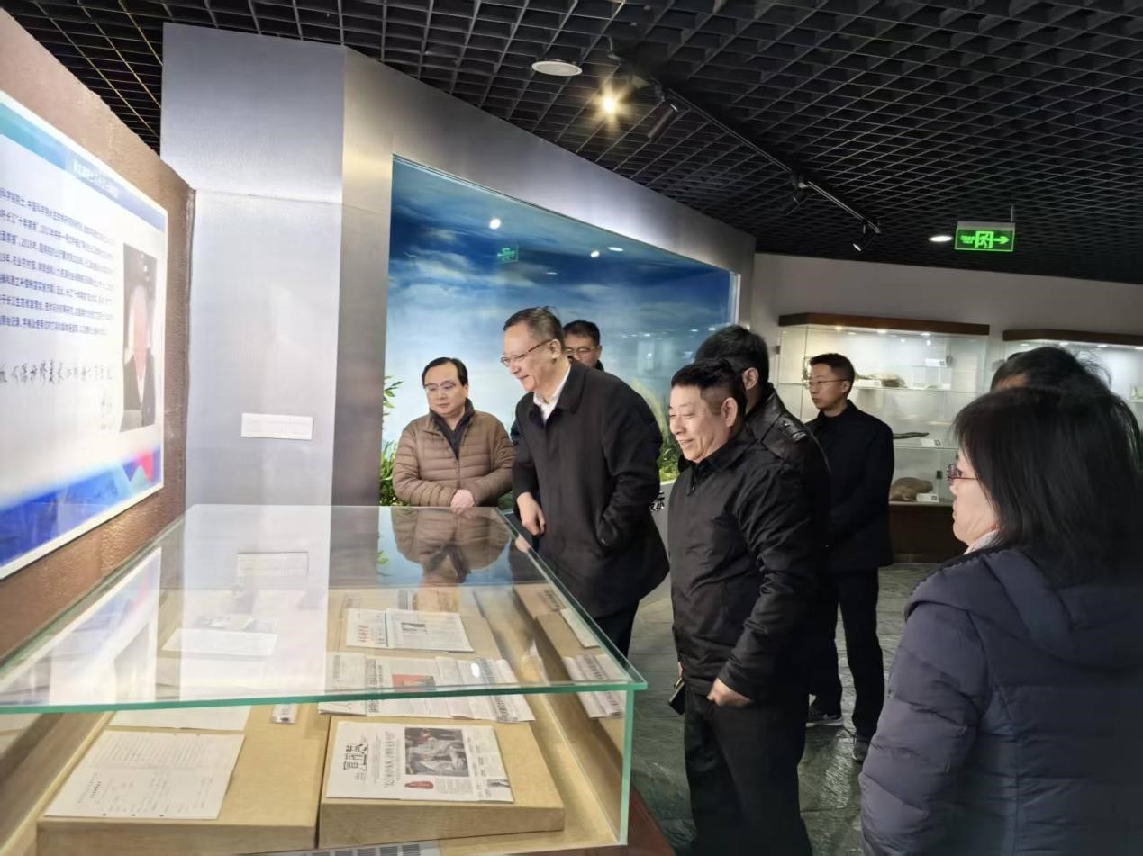 泸州市副市长葛洪亮到访水生所