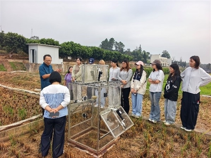 华中农业大学师生到亚热带生态所桃源站开展现场教学实习