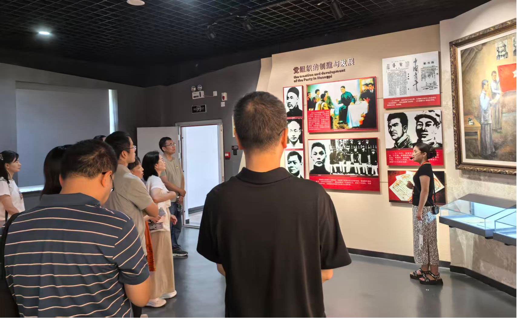 武汉文献中心开展“赓续红色血脉 树牢正确政绩观”廉洁文化教育活动